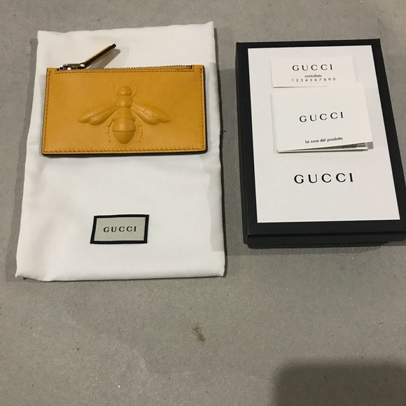 SOLD Gucci Bee Zip Card Case - Picture 5 of 6